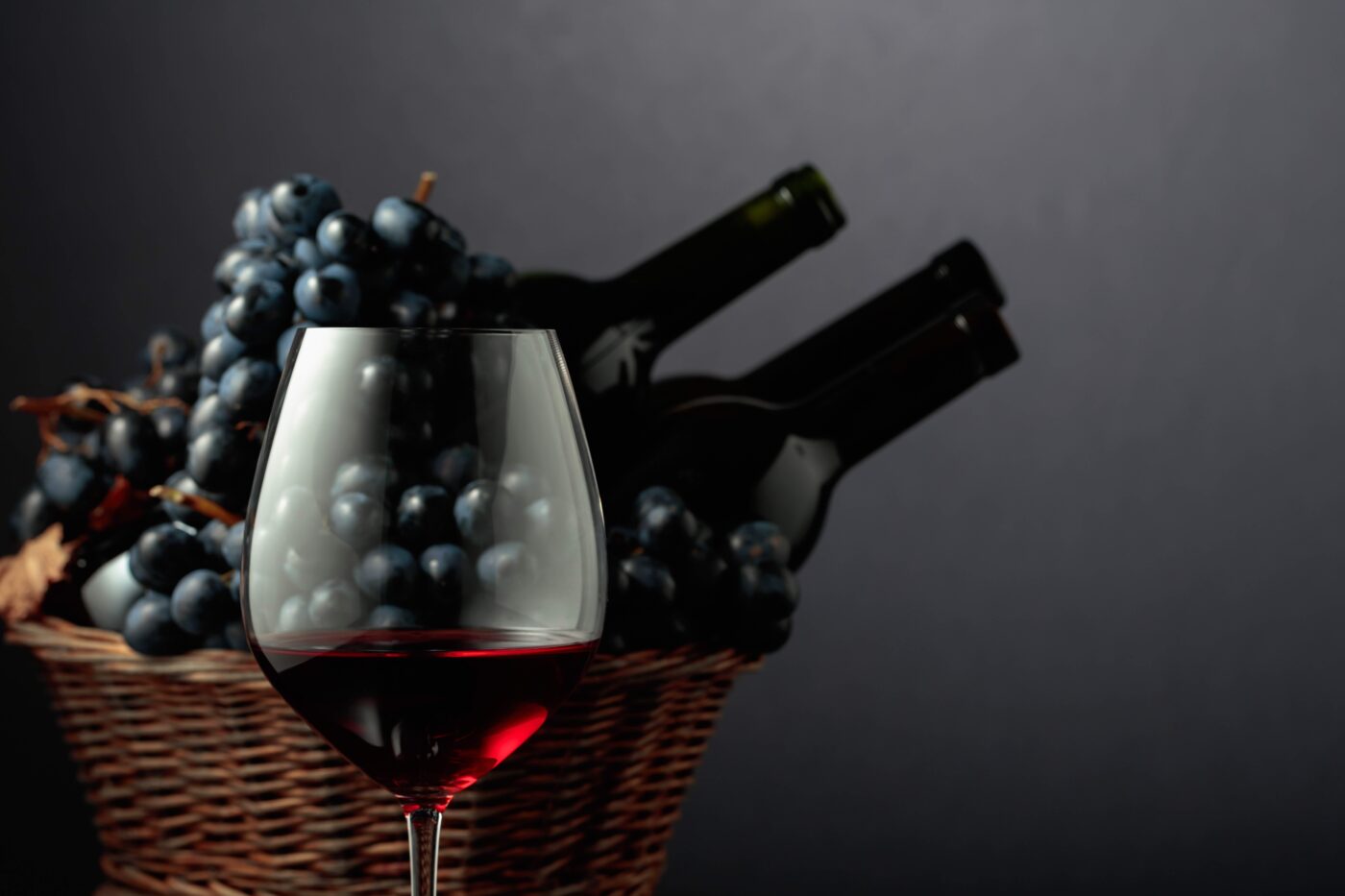 La Nascita di un Vino: Dalle Uve alla Bottiglia